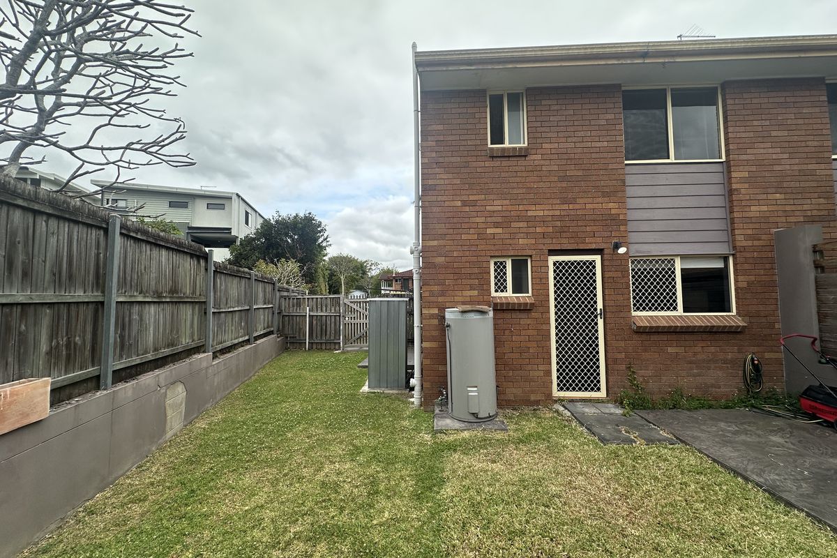 1 / 5 Woodford Street, Holland Park West