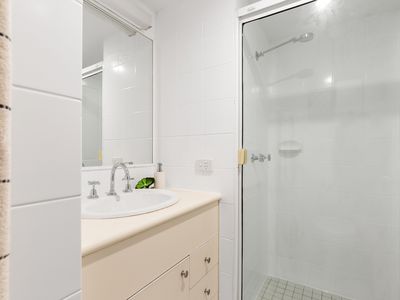 1 / 58 Lisson Grove, Wooloowin
