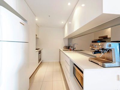 605 / 43 Harbour Town Drive, Biggera Waters