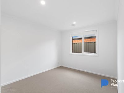 5 Rothschild Close, Epsom