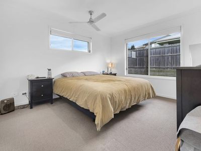10 DANDELION DRIVE, Springfield Lakes