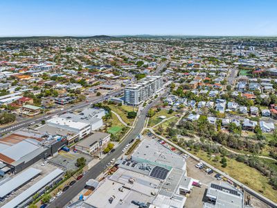 2 / 61 Holdsworth Street, Coorparoo
