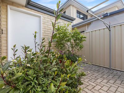 4 / 8 Barnfield Drive, Ellenbrook