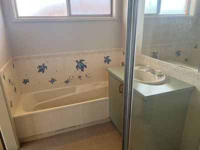 2 Nireeda Close, Moolap