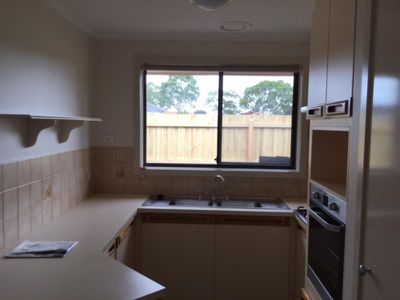 1 / 2 Wilson Crescent, Hoppers Crossing