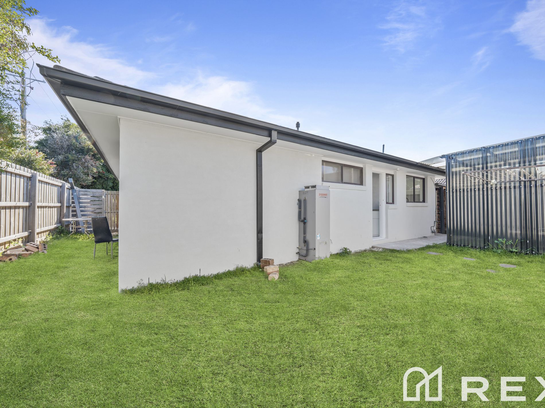 5 / 16 Heywood Crescent, Cranbourne North