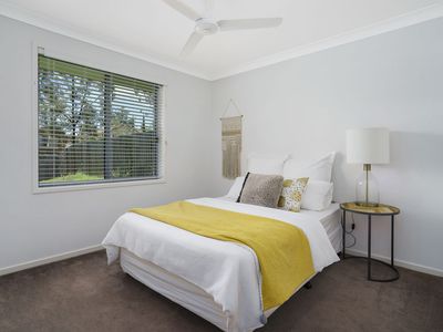 10 APRIL CRESCENT, Bridgeman Downs