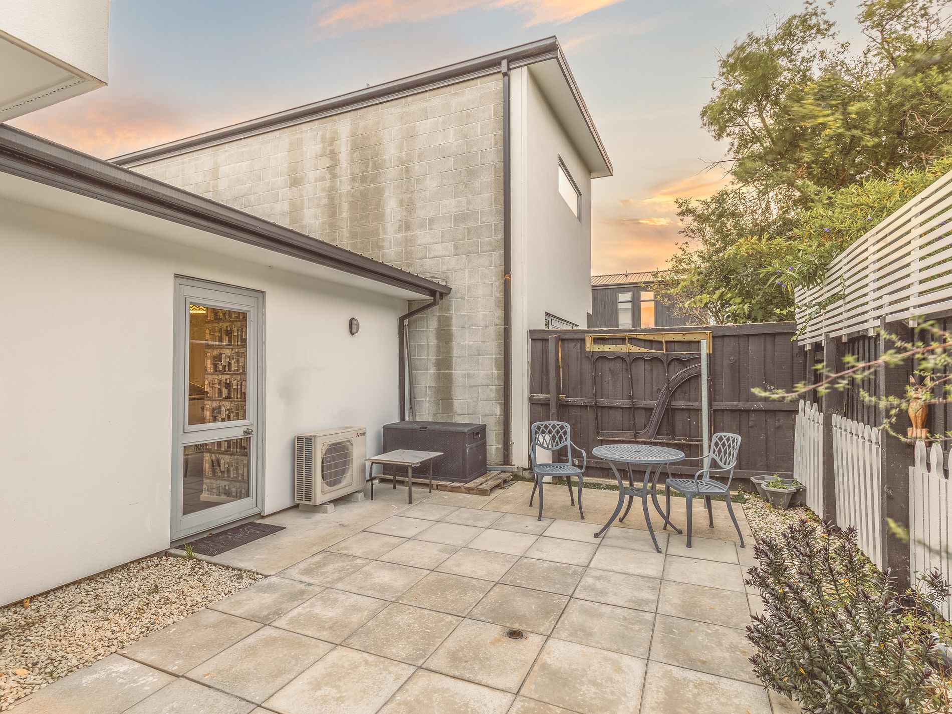 25B Champion Street, Edgeware