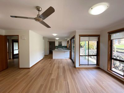 4 Royal Crescent, Hamlyn Heights