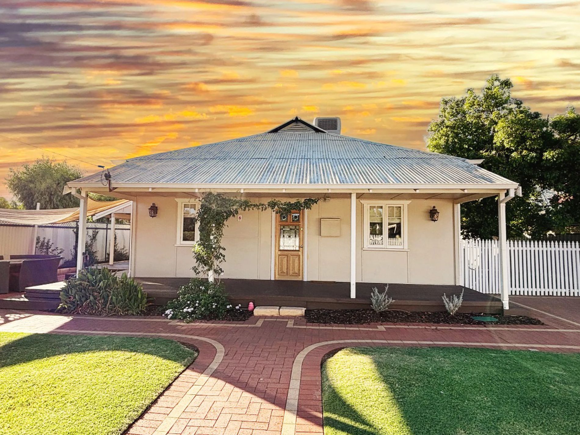 8 Hare Street, Lamington