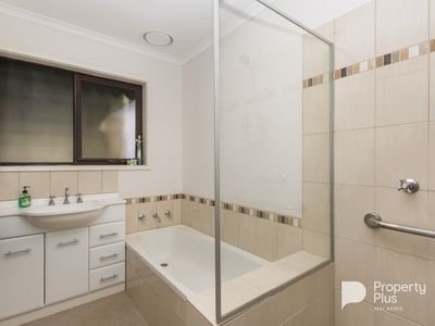 142 High Street, Charlton