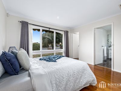 8 Matthew Flinders Avenue, Endeavour Hills