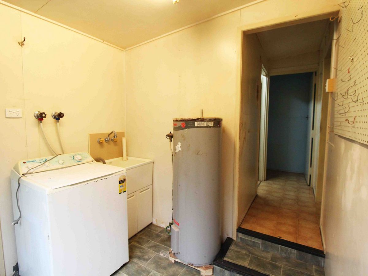 38 WEAVER STREET, Atherton