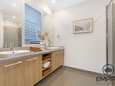 49 Centenary Boulevard, Officer South