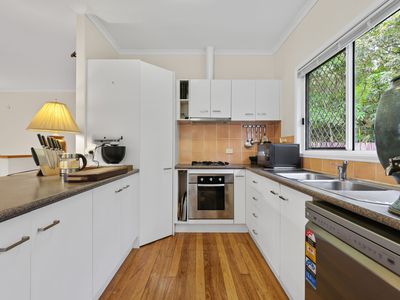 6 Powell Place, Bentley Park