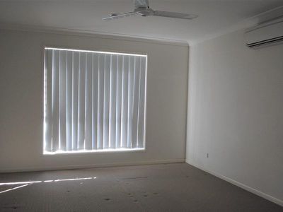 6 Normanton Close, Rosewood