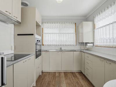 42 Badajos Street, Ross