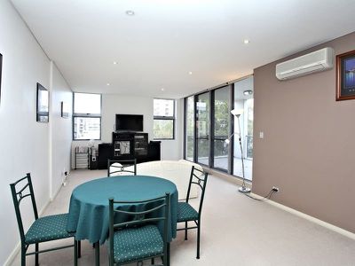 240 / 18 Church Avenue, Mascot