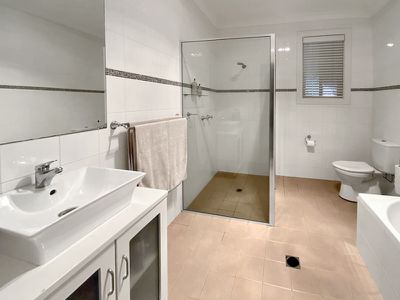 2 John Girdham Place, Forbes