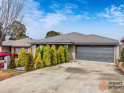 12 Jean Macnamara Street, Macgregor