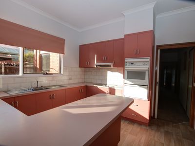 2 Hopkins Drive, Horsham