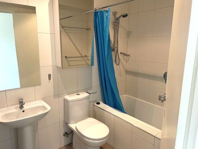 202 Como Pde East, Parkdale