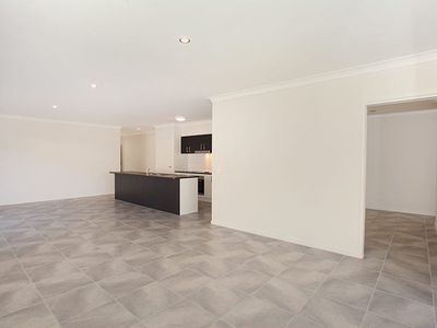 8 Tern Circuit, Forest Glen