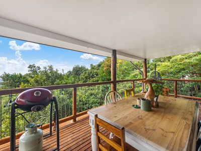 Upstairs Unit / 79 Balmoral Road, Montville