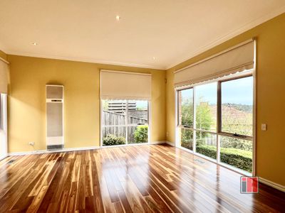 6 Hollyoak Rise, Eltham North
