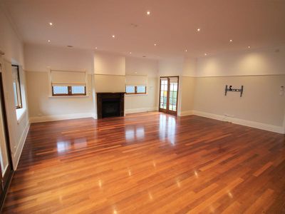 246 Autumn Street, Manifold Heights