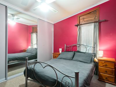 42 Bambil Crescent, Dapto