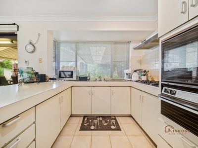 3 Myrna Way, Parkwood