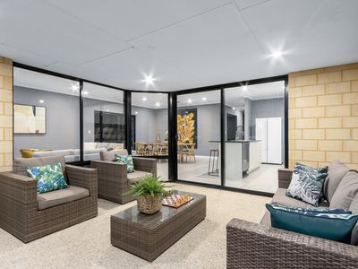 64 Hillhouse Way, Piara Waters