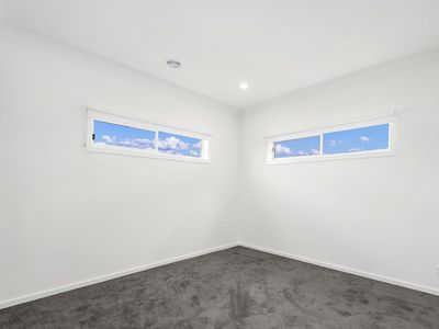 20 Lenigas Crescent, Manor Lakes