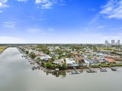 51005 / 5 Harbour Side Court, Biggera Waters