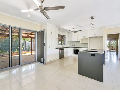 82 James Circuit, Woodroffe
