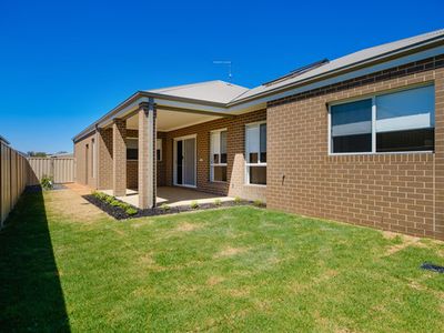 32 RUTHVEN CIRCUIT , Wodonga