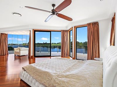 90 Cabana Boulevard, Benowa Waters