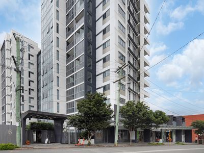1017 / 16 Hamilton Place, Bowen Hills