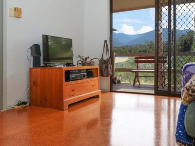 52 Falls Road, Nimbin