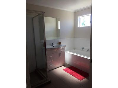 4 Little Road, Griffith