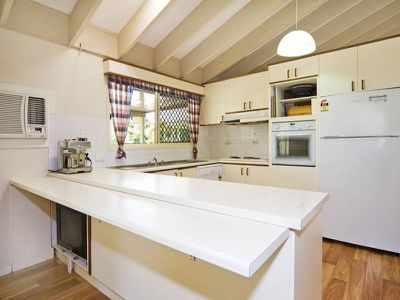 16 Sunningdale Avenue, Rochedale South