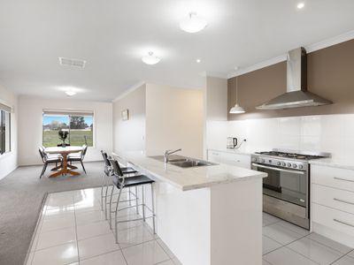 17 Kingfisher Drive, Wangaratta