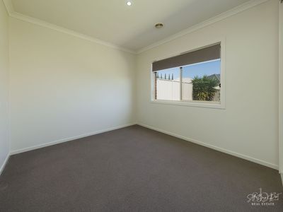 14 BURTON CRESCENT, Wodonga
