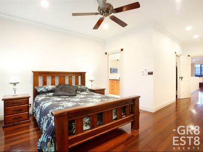 2 Livingstone Rise, Lynbrook