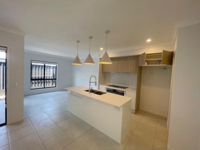 5 Creek Parade, Morayfield
