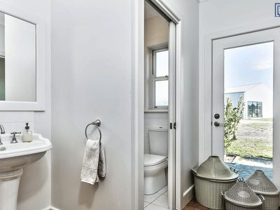39 Claremont Place, Table Top