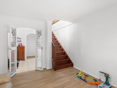 2 Desford Close, Shelley