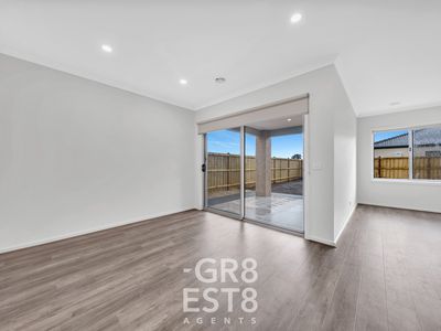 34 Kallista Circuit, Officer