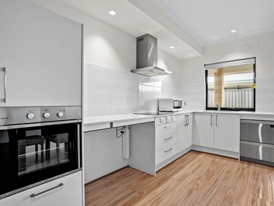 10 Gunwale Avenue, Port Kennedy